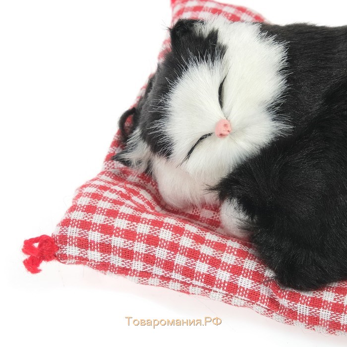 Игрушка на панель авто, кошка на подушке, черно-белый окрас
